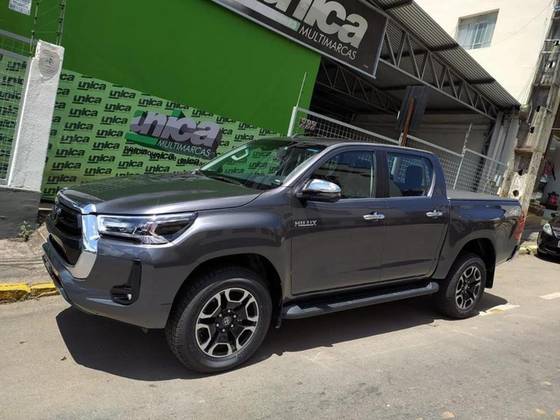 TOYOTA HILUX 2.8 D-4D TURBO DIESEL CD SRX 4X4 AUTOMÁTICO TOYOTA HILUX 2.8 D-4D TURBO DIESEL CD SRX 4X4 AUTOMÁTICO